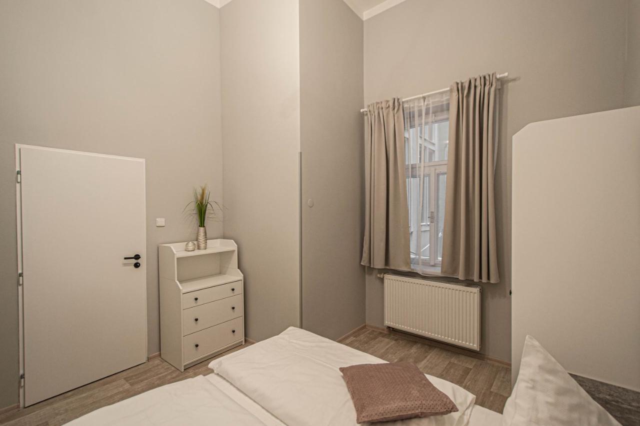 Sightseeing Apartment By Ruterra Praha Bagian luar foto