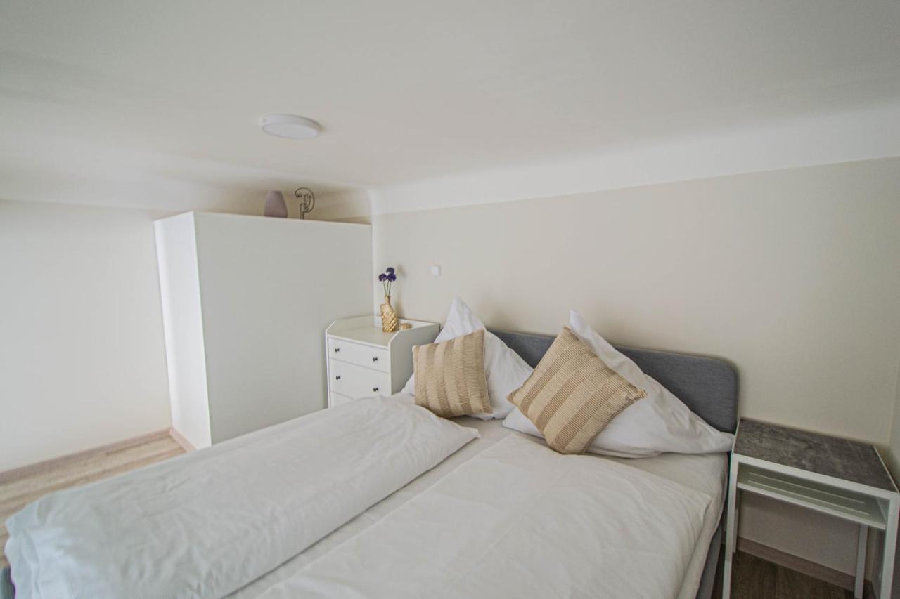 Sightseeing Apartment By Ruterra Praha Bagian luar foto