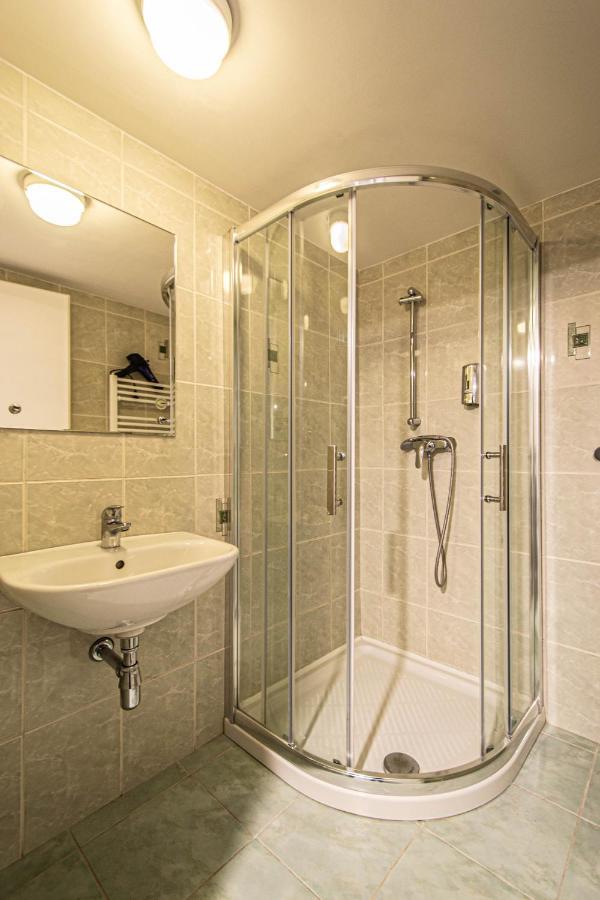 Sightseeing Apartment By Ruterra Praha Bagian luar foto